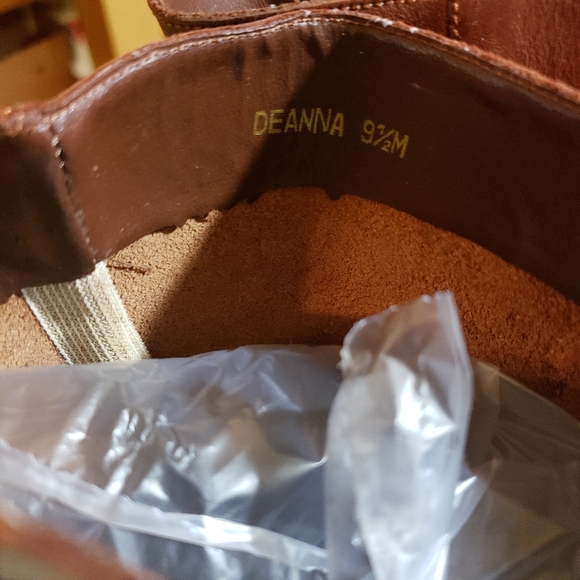 Catleia Boots 9.5 Chestnut Color - Picture 11 of 16